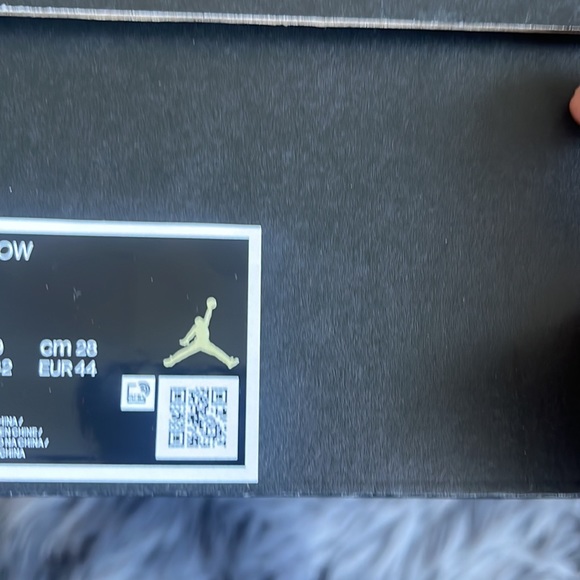 Brand New, Never worn Air Jordan 1 Low Bulls. - Picture 2 of 2